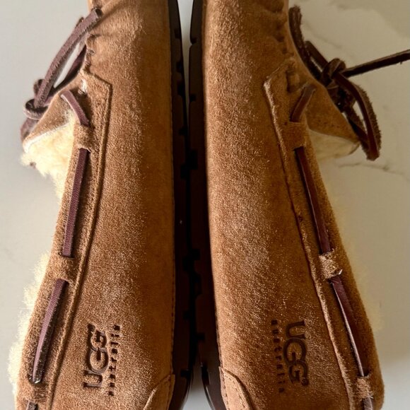 UGG® Sherling Moccasin Women's Size 6 - Picture 2 of 4